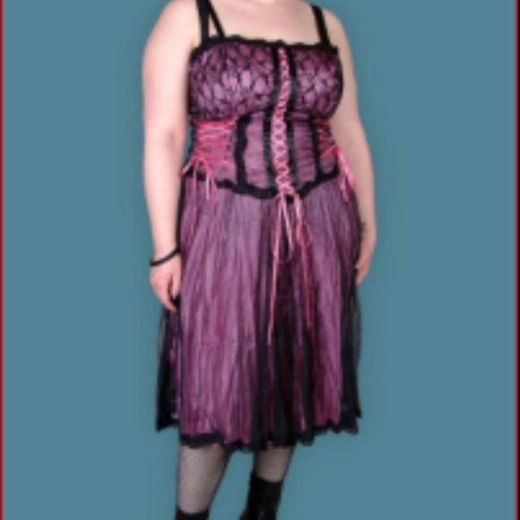 looking to trade this dress for pink version - Picture 3 of 3